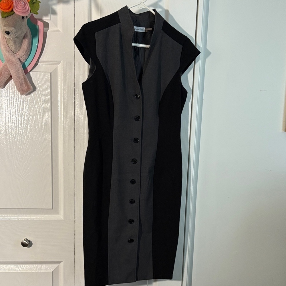 Calvin Klein button front dress. Size 6